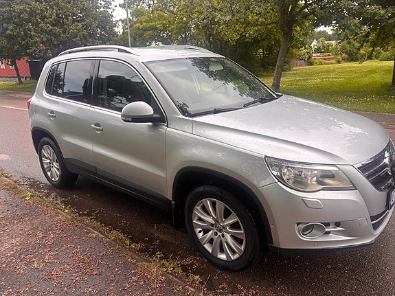 Volkswagen Tiguan 2 of 5