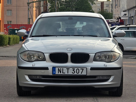 BMW 116i 2 of 5