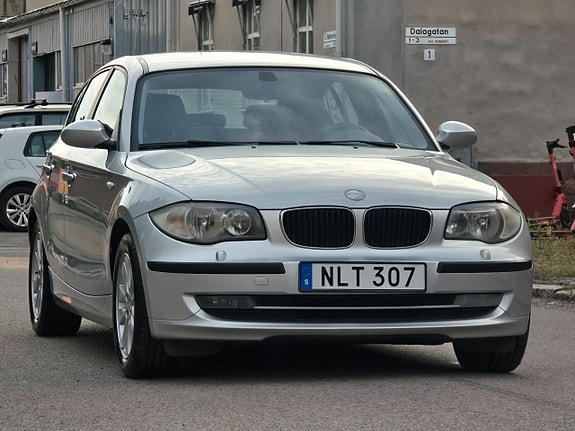 BMW 116i 3 of 5