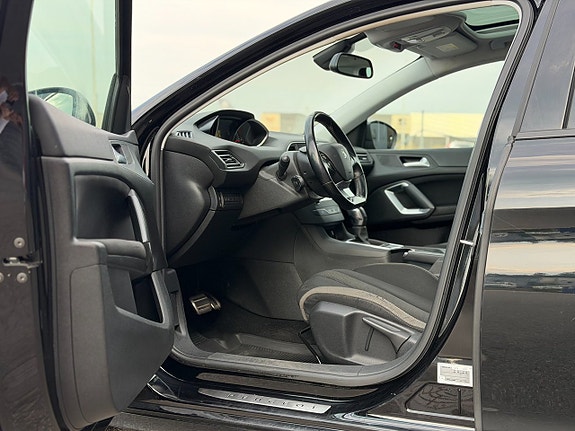Peugeot 308 SW 8 of 25