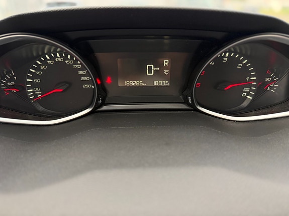Peugeot 308 SW 25 of 25