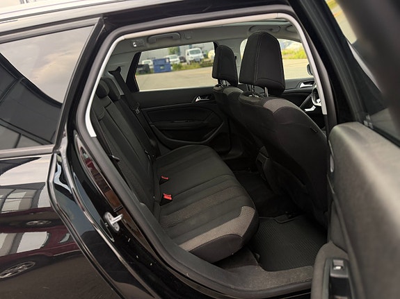 Peugeot 308 SW 12 of 25