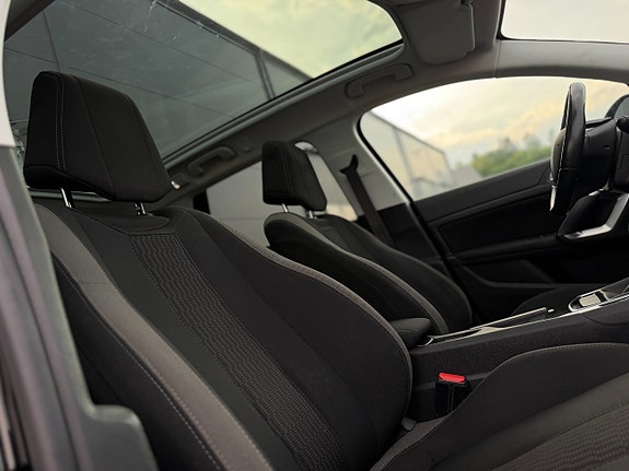 Peugeot 308 SW 14 of 25