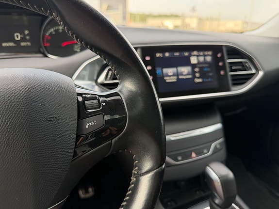 Peugeot 308 SW 18 of 25