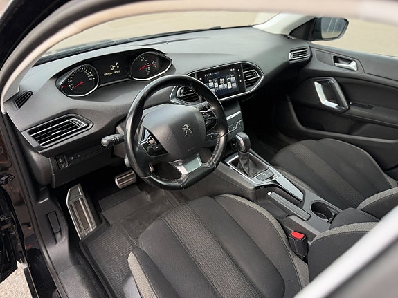 Peugeot 308 SW 9 of 25
