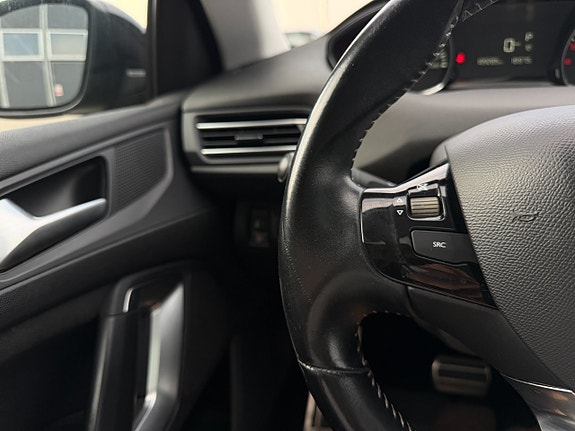 Peugeot 308 SW 17 of 25