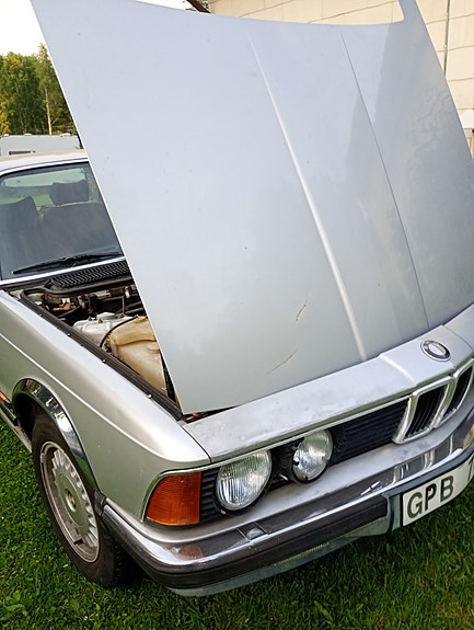 BMW 735i 5 of 5