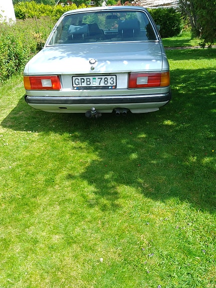 BMW 735i 4 of 5