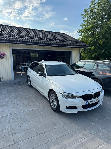 BMW 320d 2 of 5