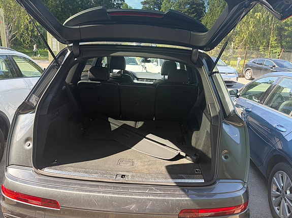 Audi Q7 3 of 5