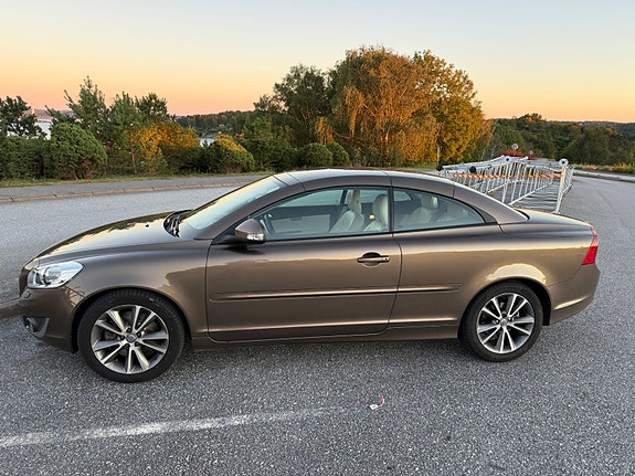Volvo C70 3 of 5