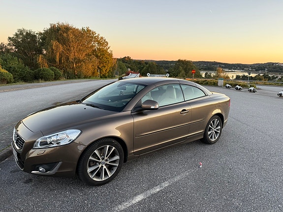 Volvo C70 2 of 5