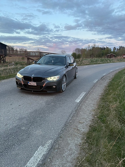 BMW 320d 2 of 5