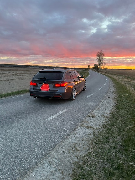 BMW 320d 4 of 5
