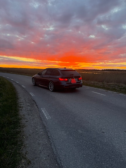 BMW 320d 3 of 5