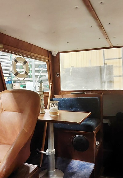 Euro 32 flybridge. 8 of 8