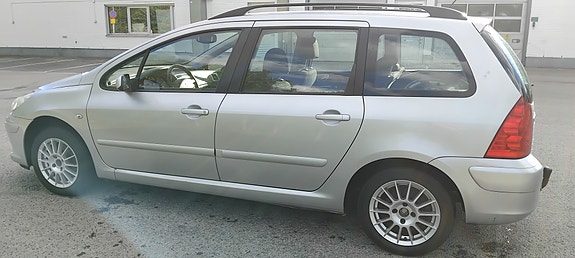 Peugeot 307 2 of 5