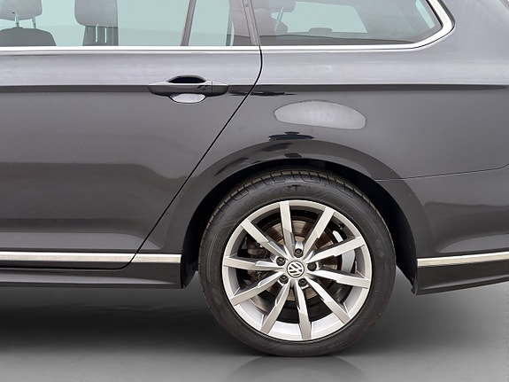 Volkswagen Passat 25 of 27