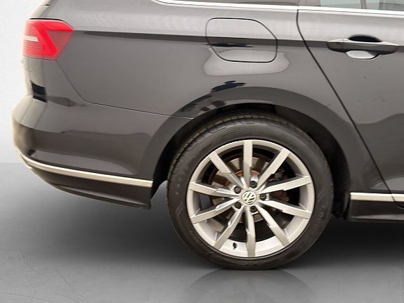 Volkswagen Passat 26 of 27