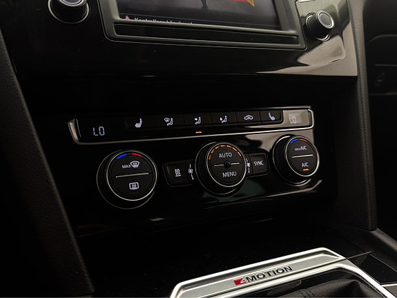 Volkswagen Passat 20 of 27