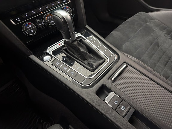 Volkswagen Passat 21 of 27