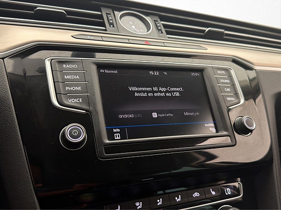 Volkswagen Passat 18 of 27
