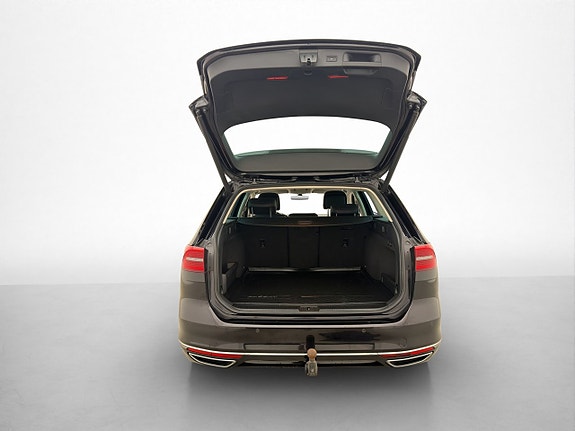 Volkswagen Passat 9 of 27