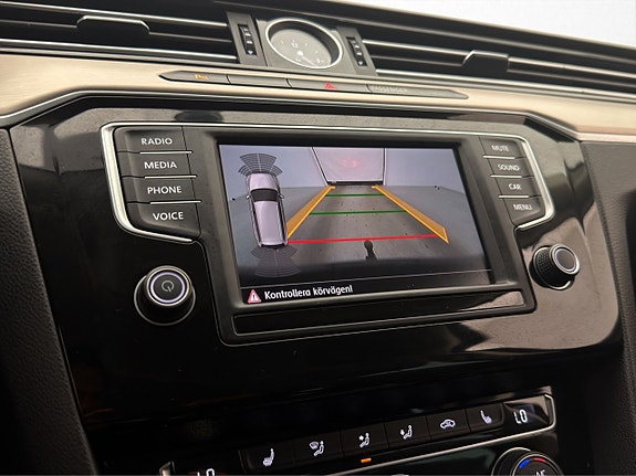 Volkswagen Passat 17 of 27