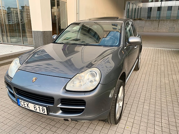Porsche Cayenne S 3 of 5