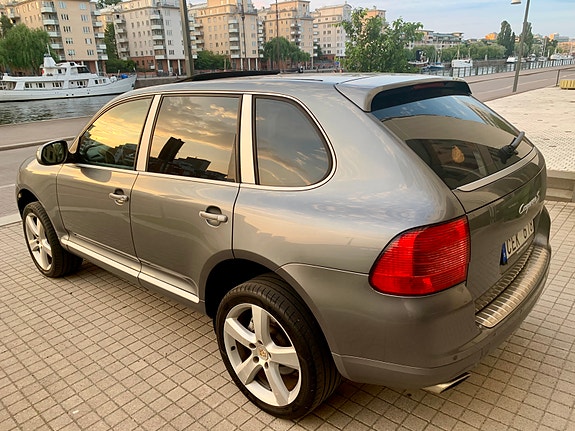 Porsche Cayenne S 5 of 5