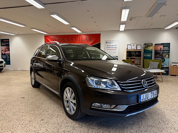 Volkswagen Passat Alltrack 2 of 5