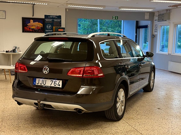 Volkswagen Passat Alltrack 4 of 5