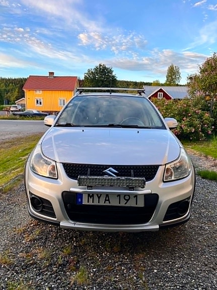 Suzuki SX4 3 of 5
