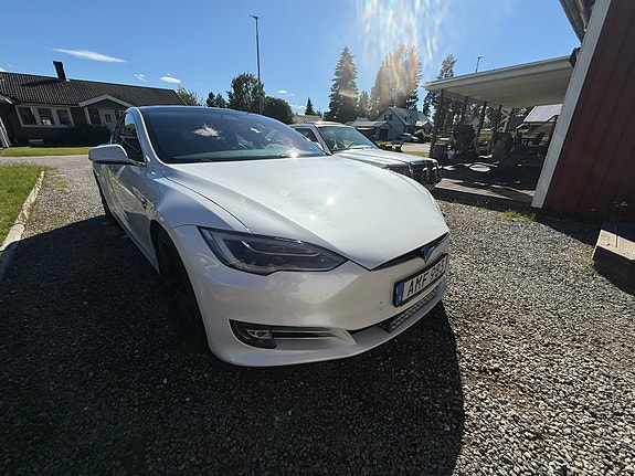 Tesla Model S 5 of 10