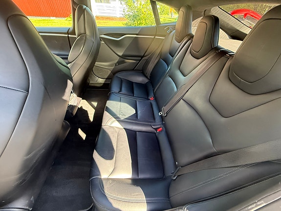 Tesla Model S 7 of 10