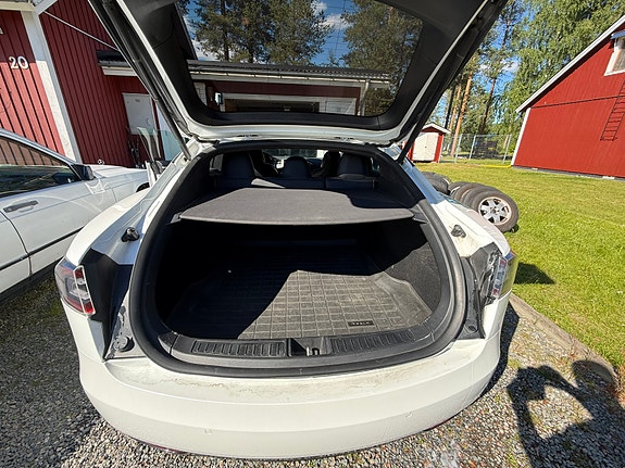 Tesla Model S 8 of 10