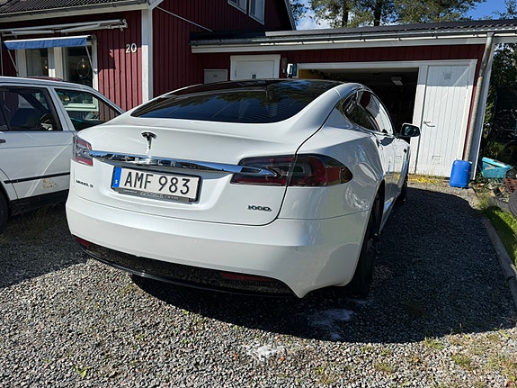 Tesla Model S 3 of 10