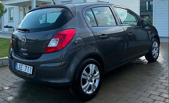 Opel Corsa 2 of 4