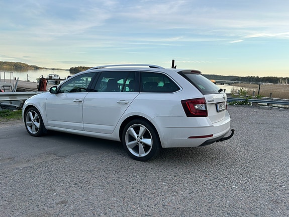 Skoda Octavia 3 of 5