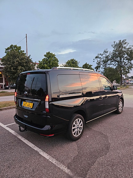 Ford Grand Tourneo Connect 4 of 5