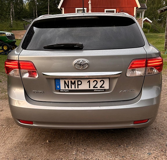 Toyota Avensis 3 of 5