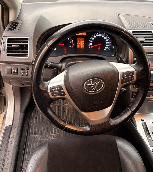 Toyota Avensis 4 of 5