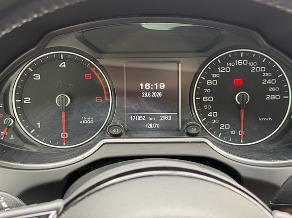 Audi Q5 2 of 5