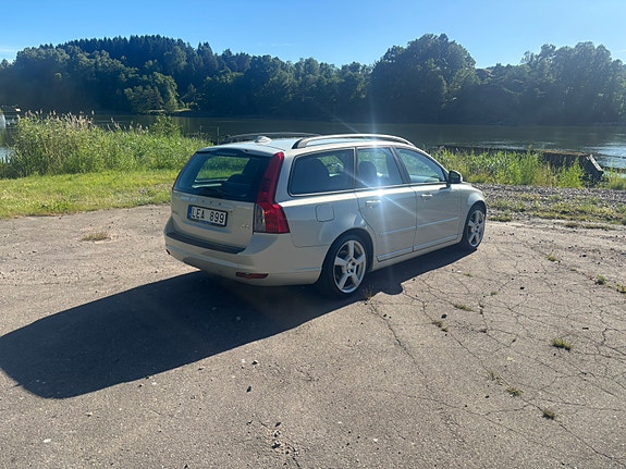 Volvo V50 3 of 5