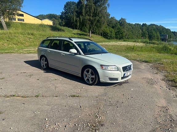 Volvo V50 2 of 5