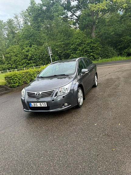 Toyota Avensis 4 of 5