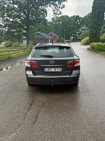 Toyota Avensis 3 of 5
