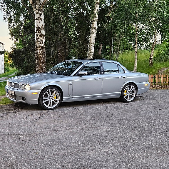 Jaguar XJ 4 of 11