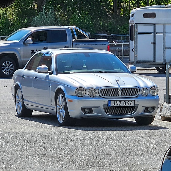 Jaguar XJ 5 of 11