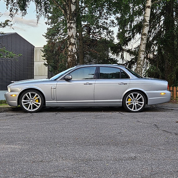 Jaguar XJ 3 of 11